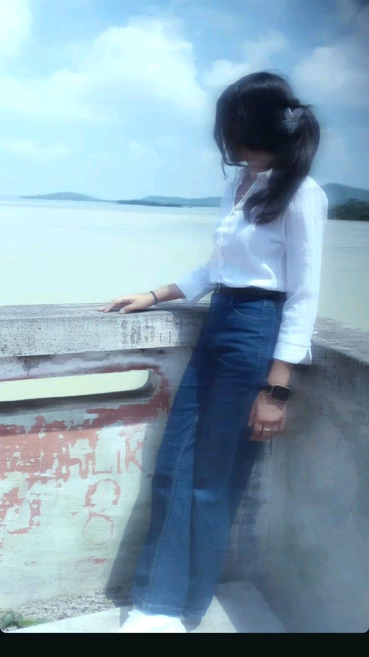 Blur dp for instagram girls with phone