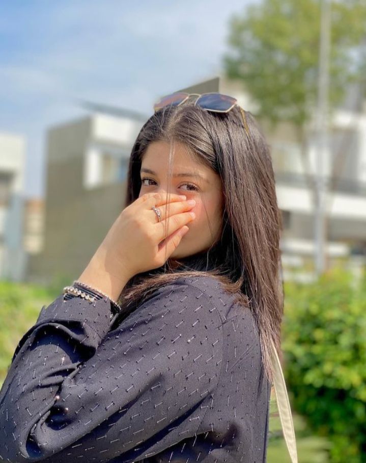 Cute hidden face dp for girls