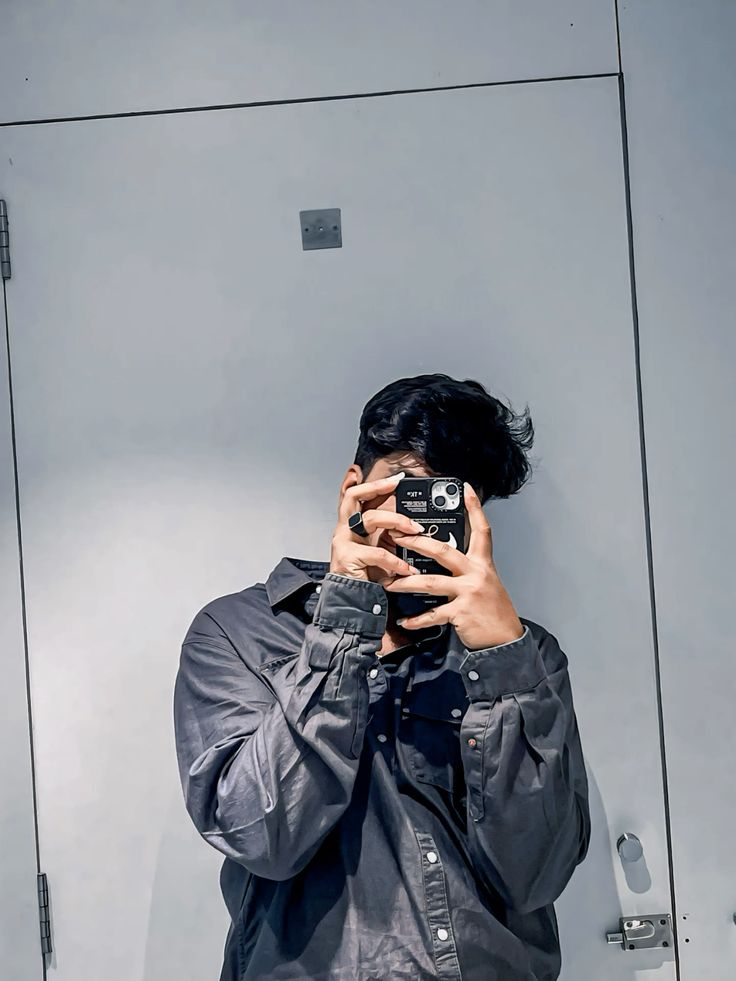 Hidden face dp for boys background blur