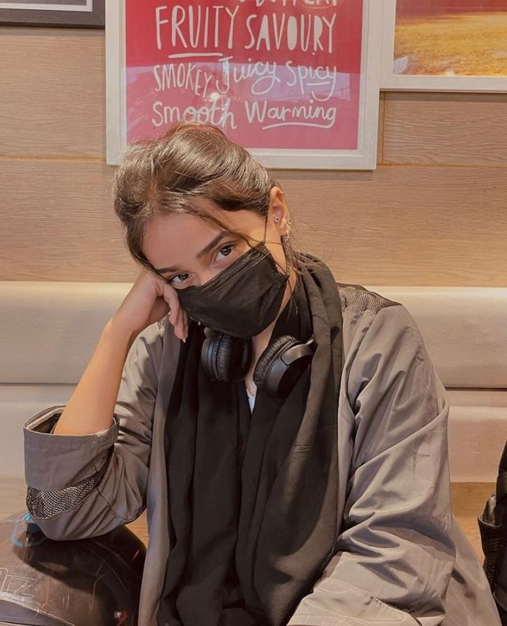 Hidden face dp for girls cartoon