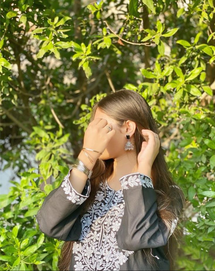 Hidden face dp for girls cute aesthetic