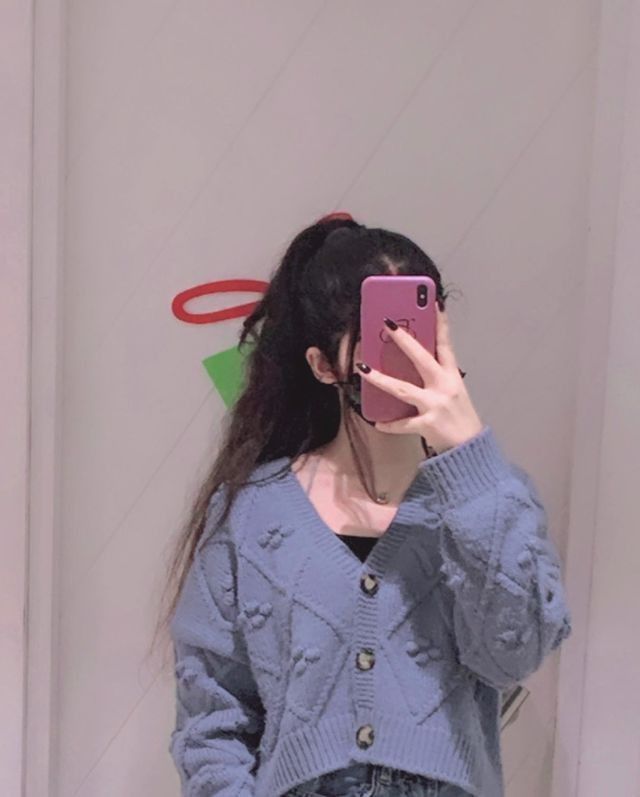 Hidden face dp for girls mirror selfie