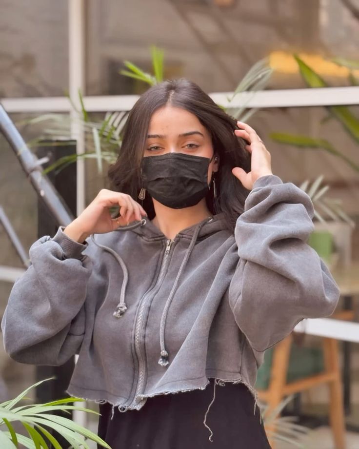 Hidden face dp for girls modern look