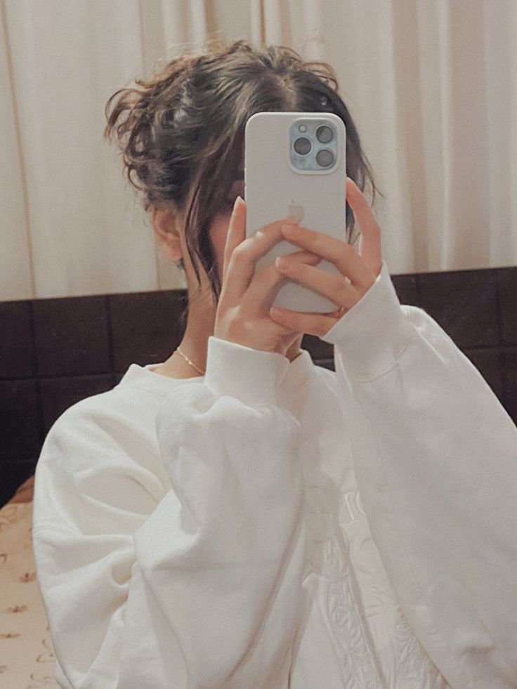 Hidden face dp for girls photography pose