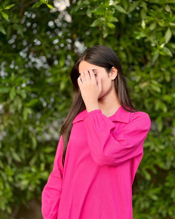 Hidden face dp for girls simple cute