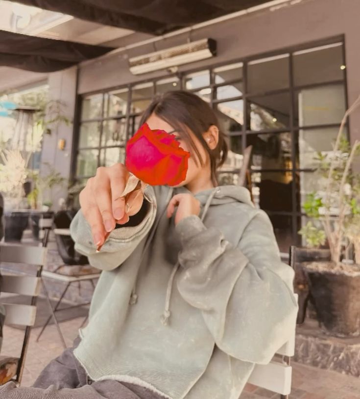 Hidden face dp for girls with flowers