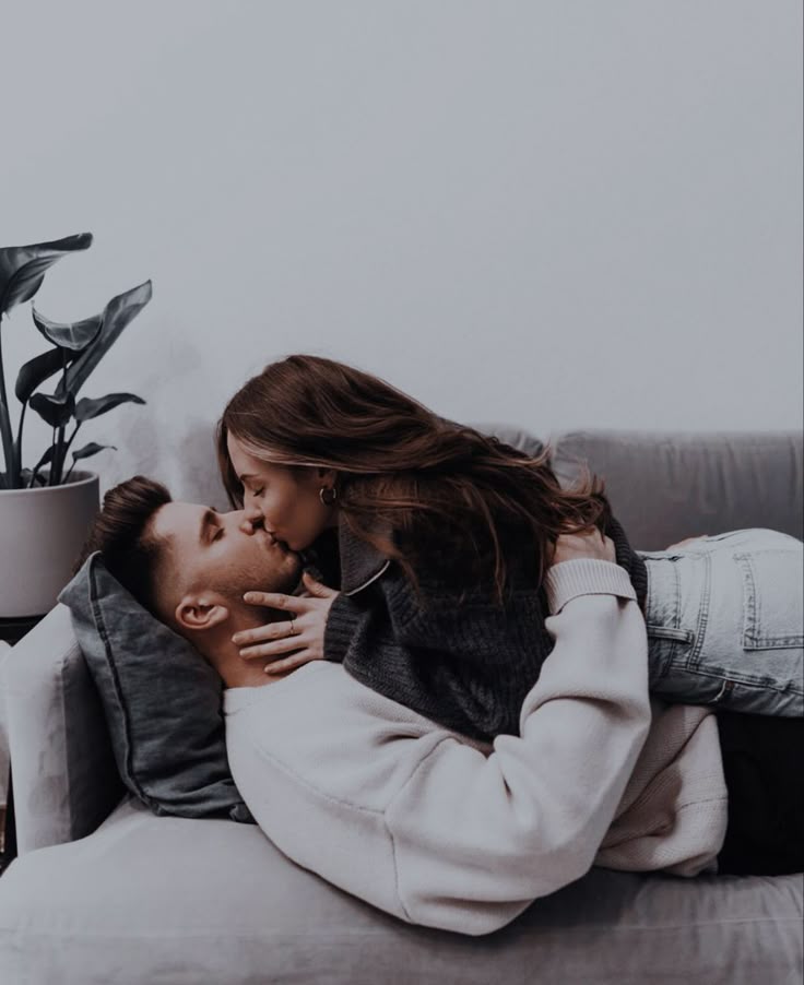 Love dp couple k wallpaper