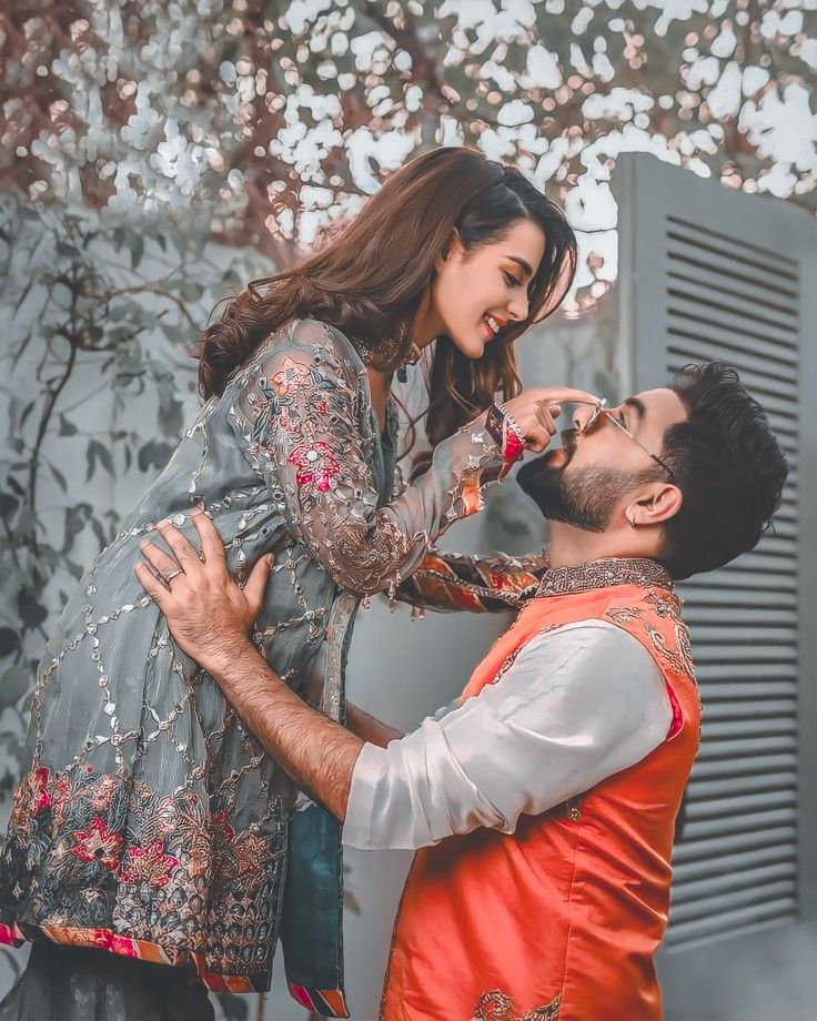 Love dp romantic girl