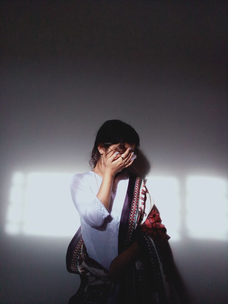 alone dp cute girl sad