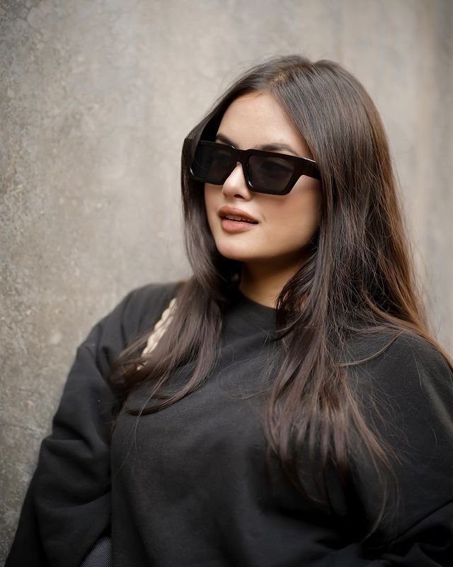 attitude girl dp with sunglasses