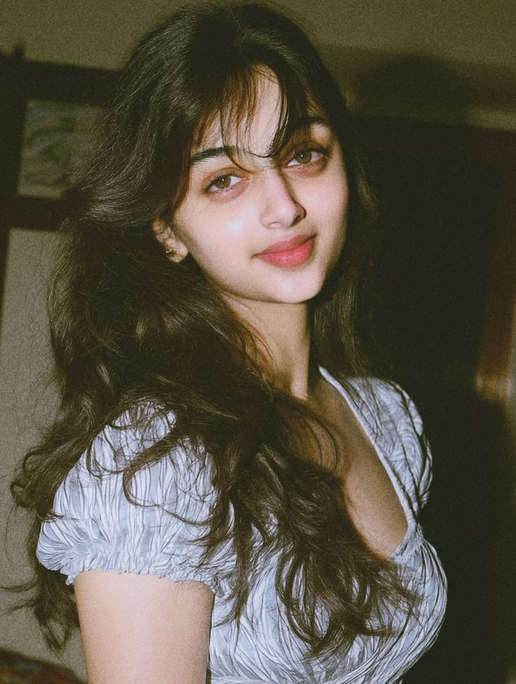 beautiful girl pic simple