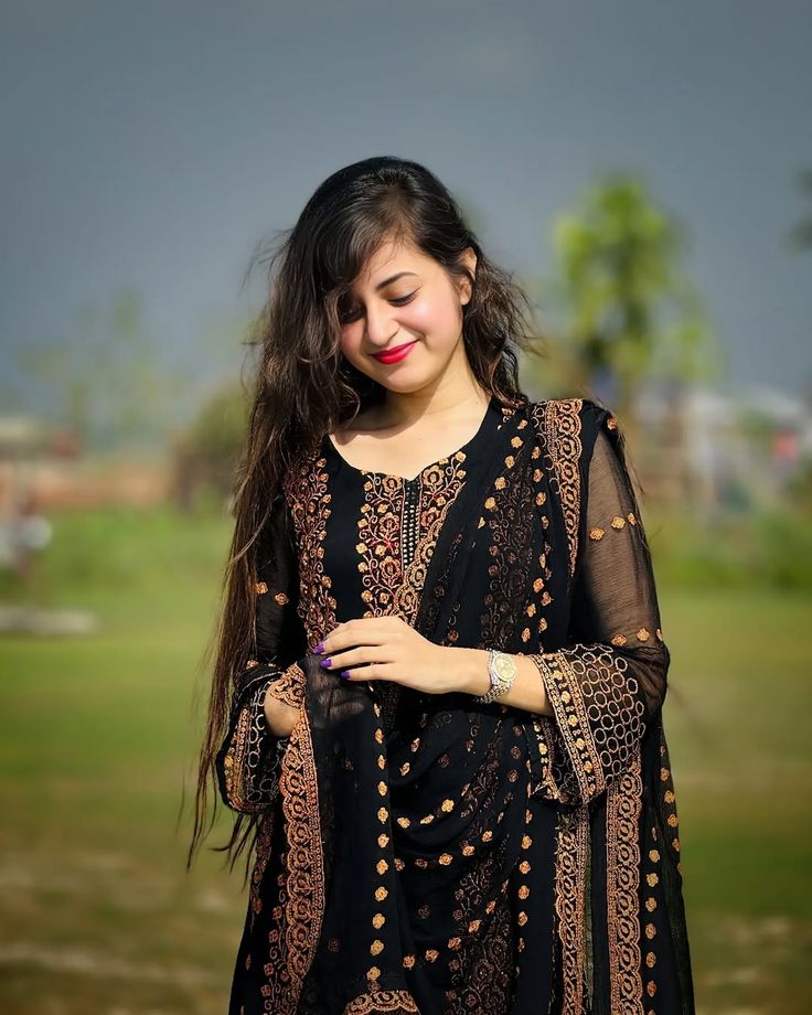 beautiful girl pic simple