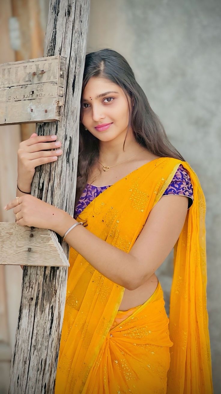 beautiful saree girl dp indian