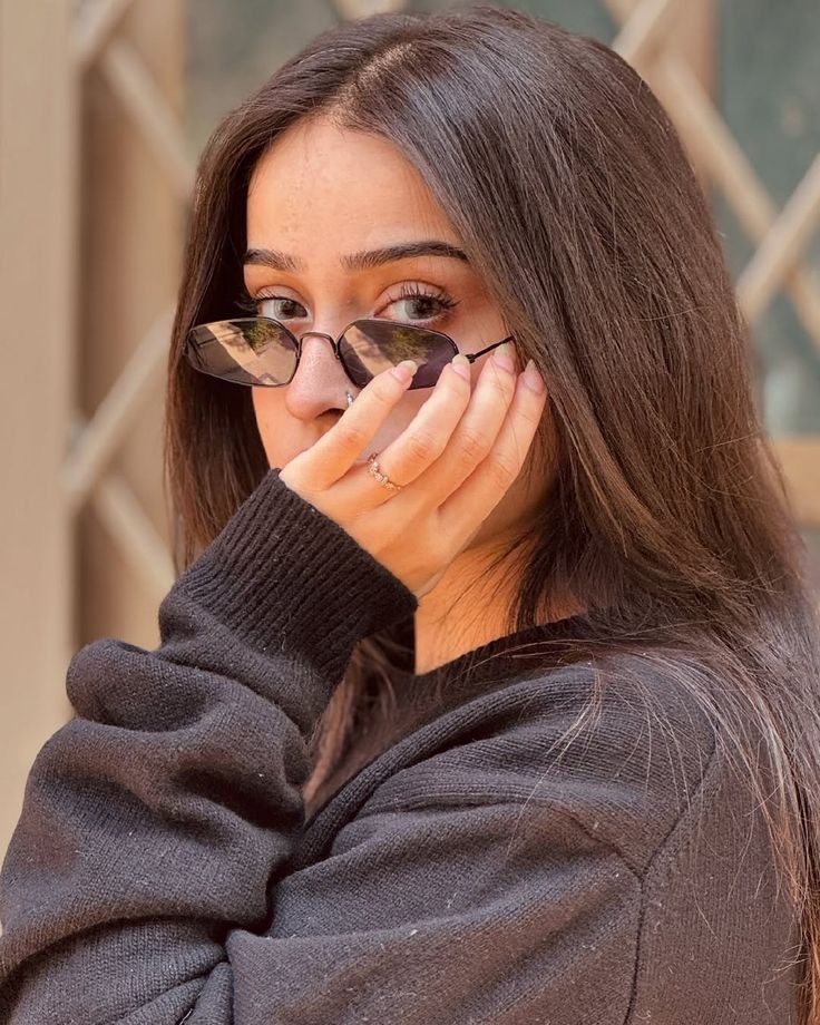 bold attitude girl dp