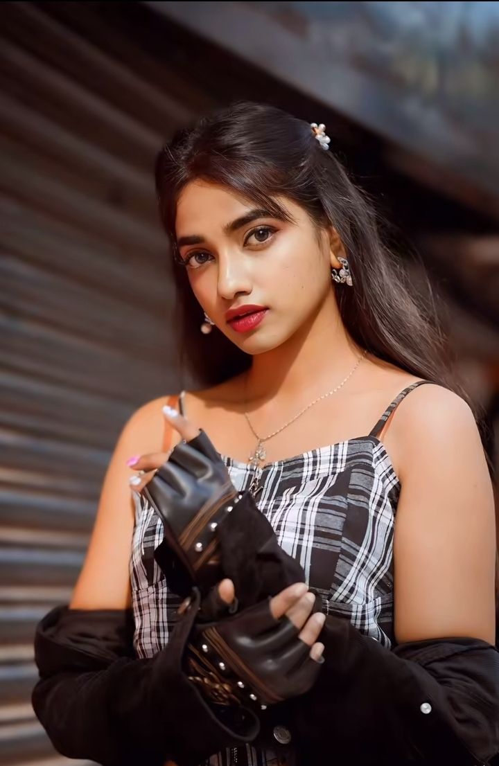 classy attitude girl dp