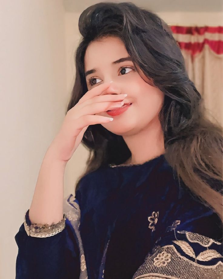 cute girl pic aesthetic