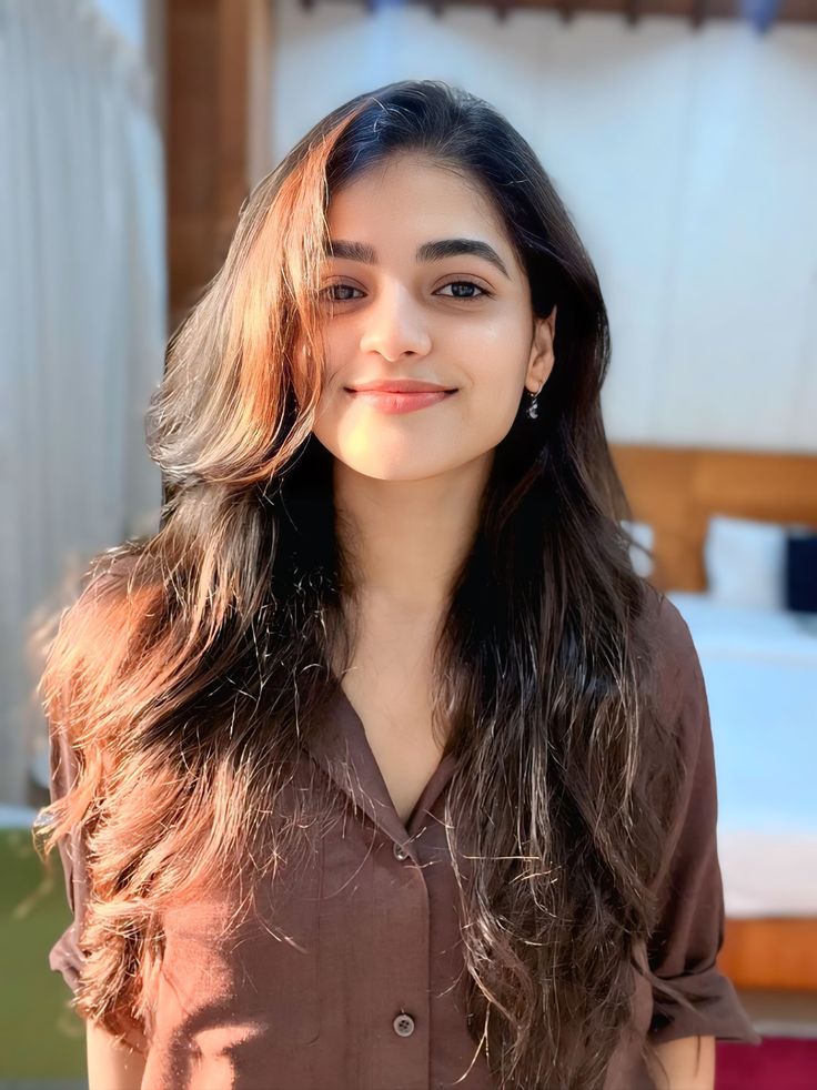 cute girl pic in saree