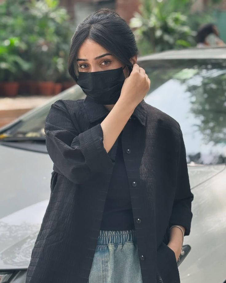 cute girl with mask dp