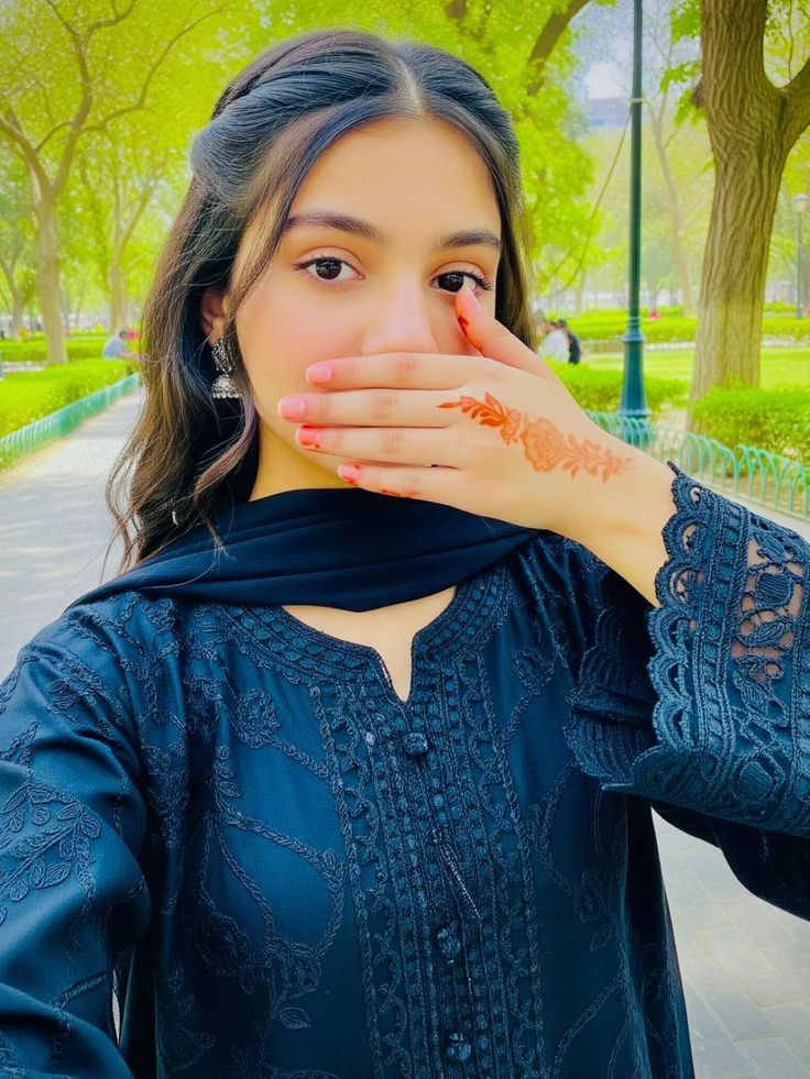 dp for girls black and white