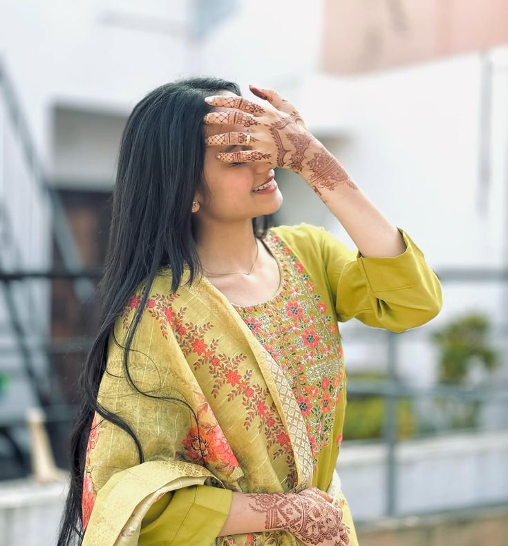 dp for girls mirror selfie