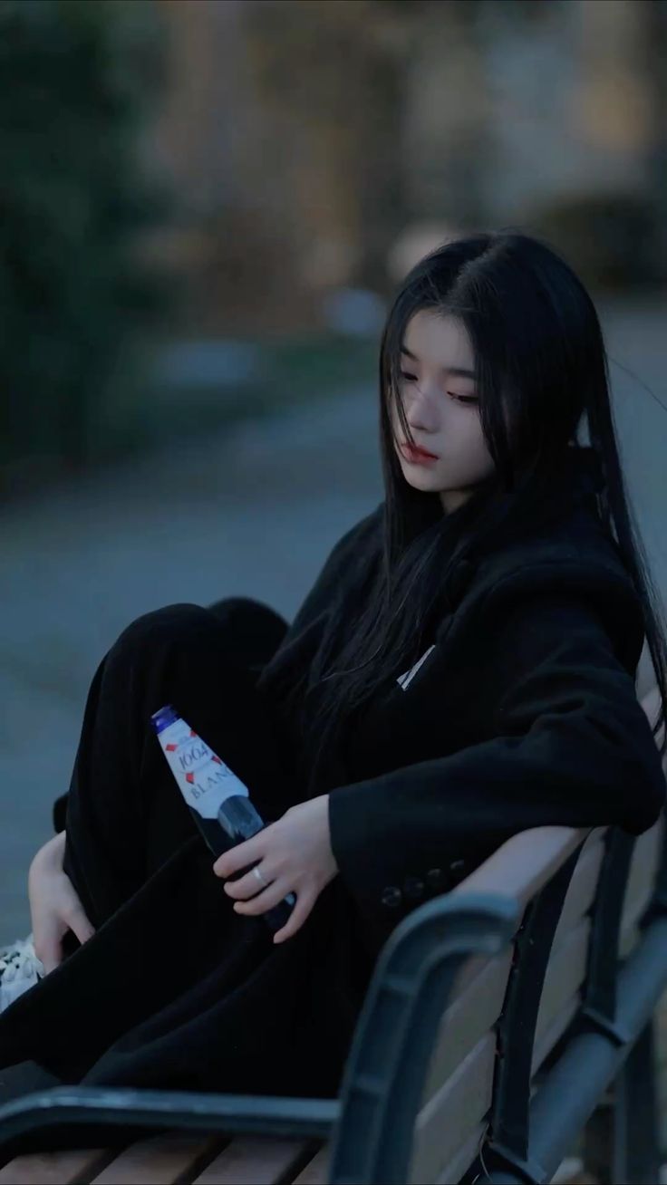 dp for sad girl instagram profile