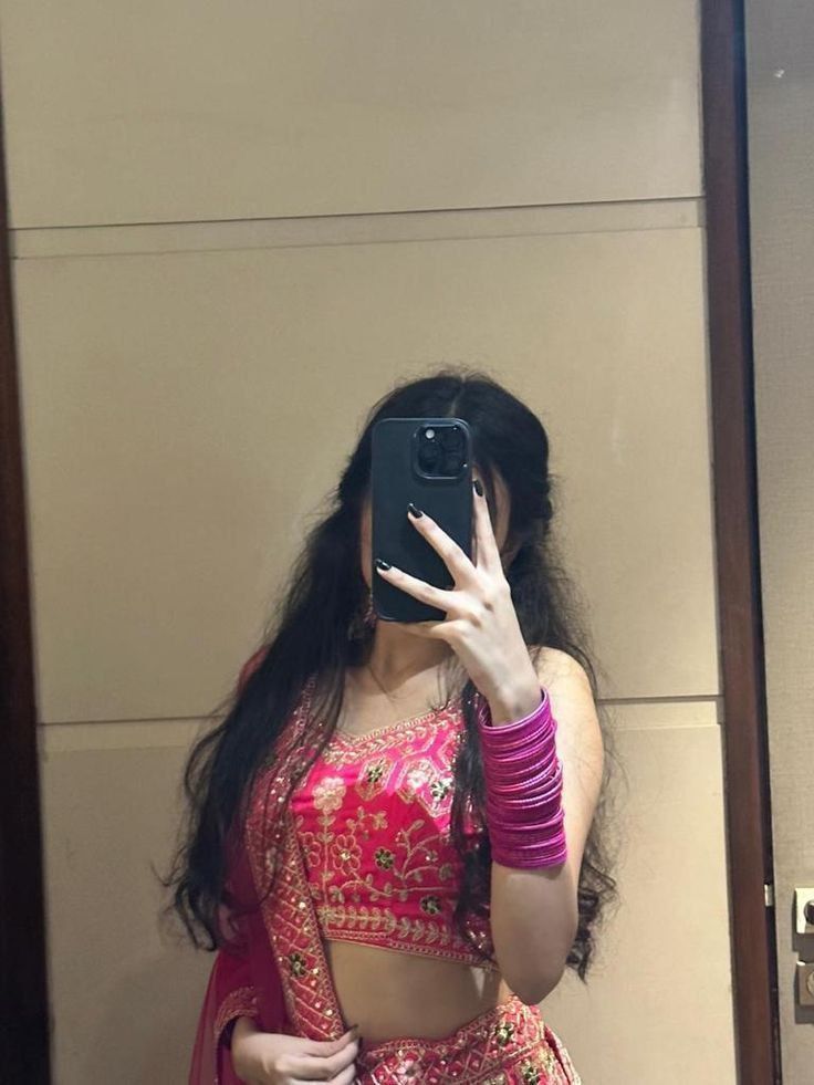 girl dp mirror selfie black