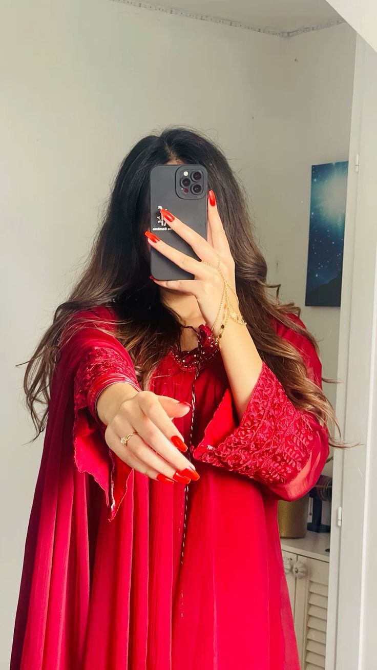 girl dp mirror selfie black