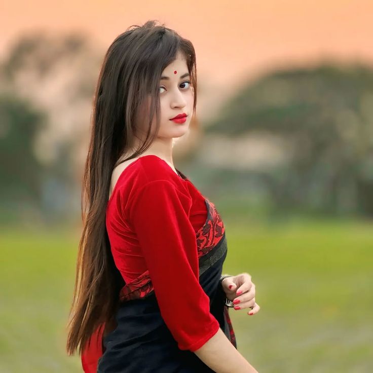 girl dp saree hot attitude