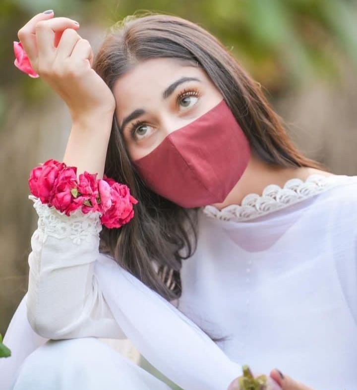 girl wearing mask photo