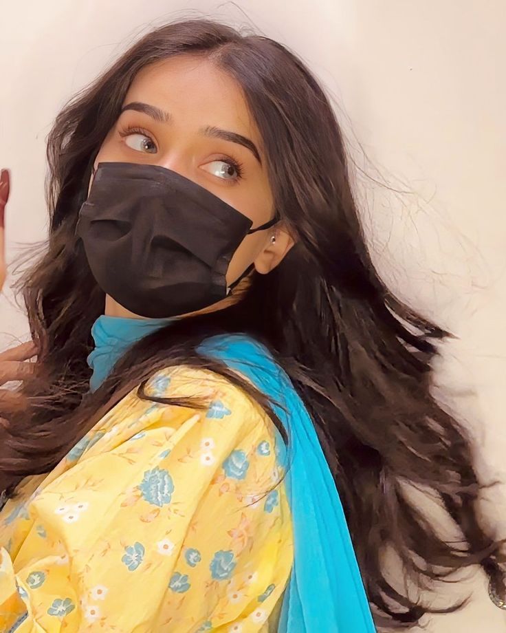 girl with black mask dp