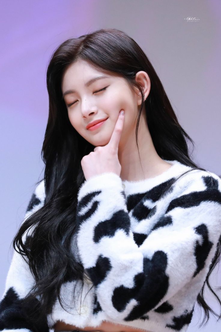 korean girl dp with flower