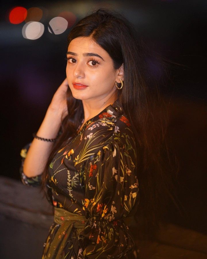 ladki ki photo modern