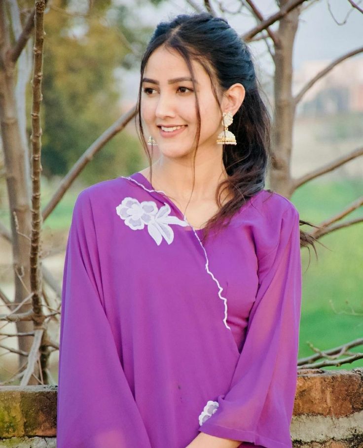 ladki photo in traditional dress