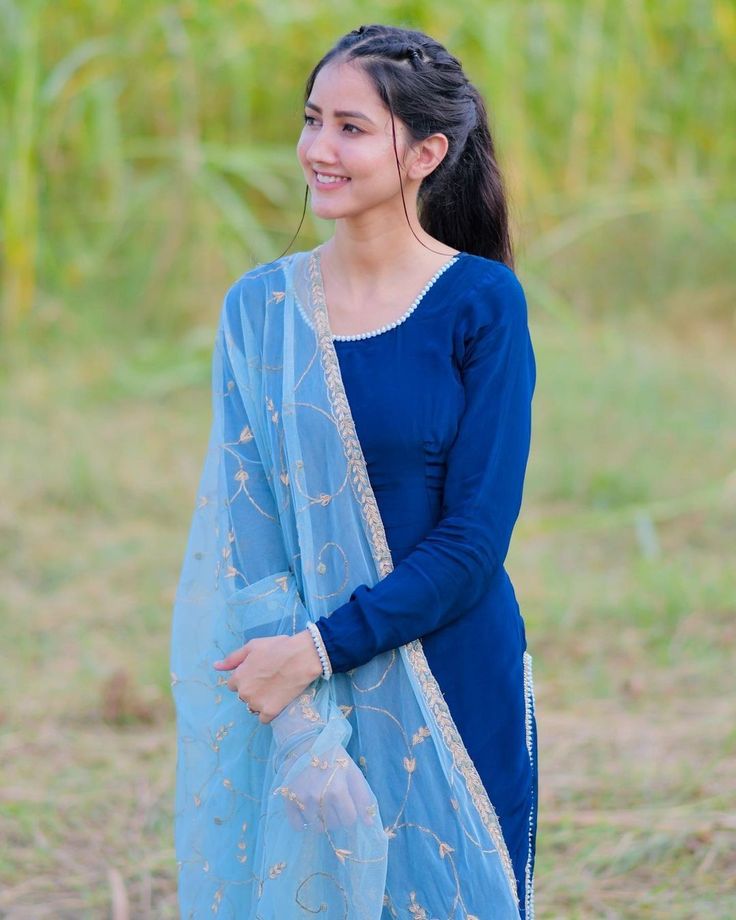 ladki photo indian village