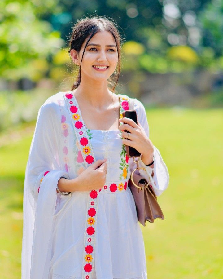 ladki photo mirror selfie