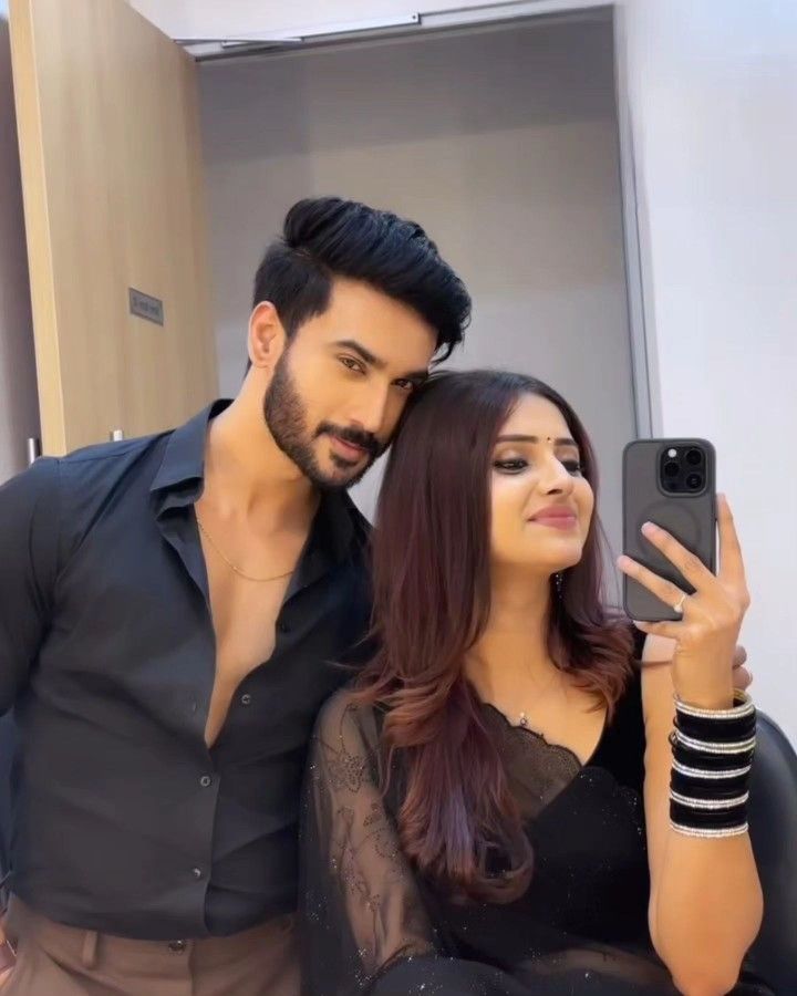 love dp black and white