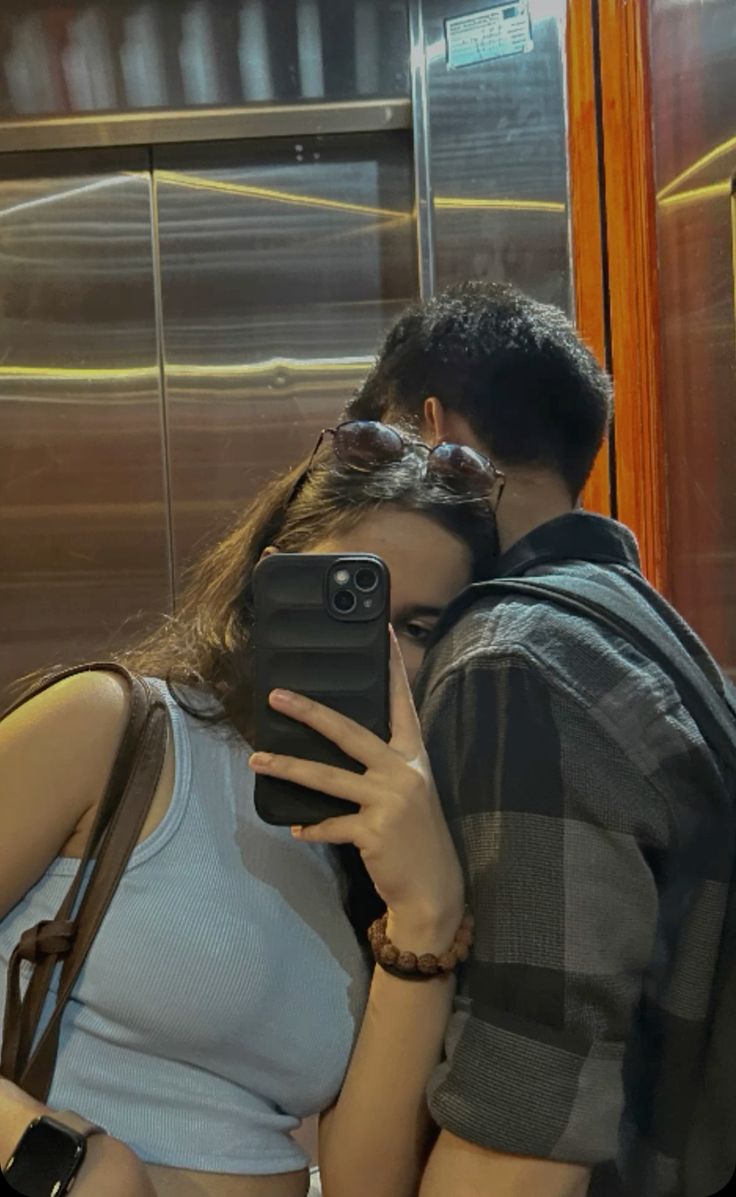 love dp romantic couple