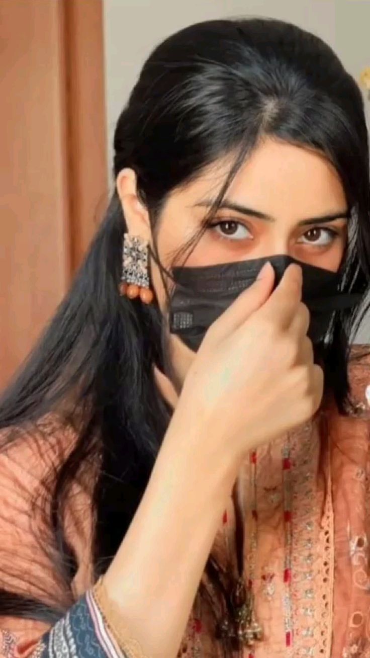 mask girl dp aesthetic