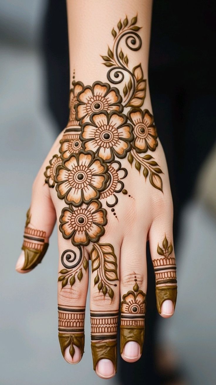 mehndi design photos classic