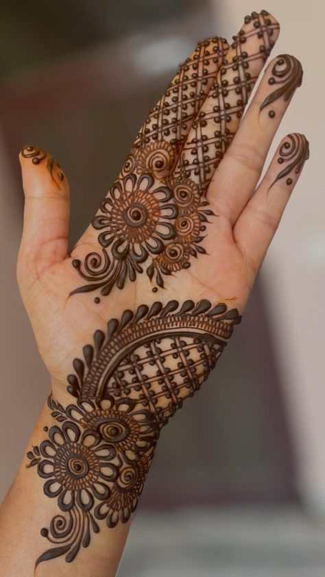 mehndi design photos easy front hand