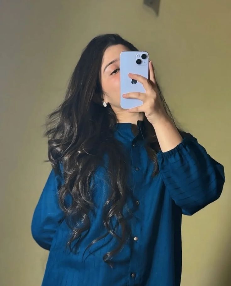 mirror pic girl simple