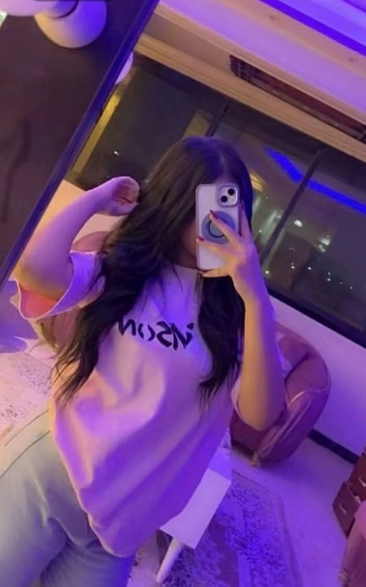 mirror pic girl simple