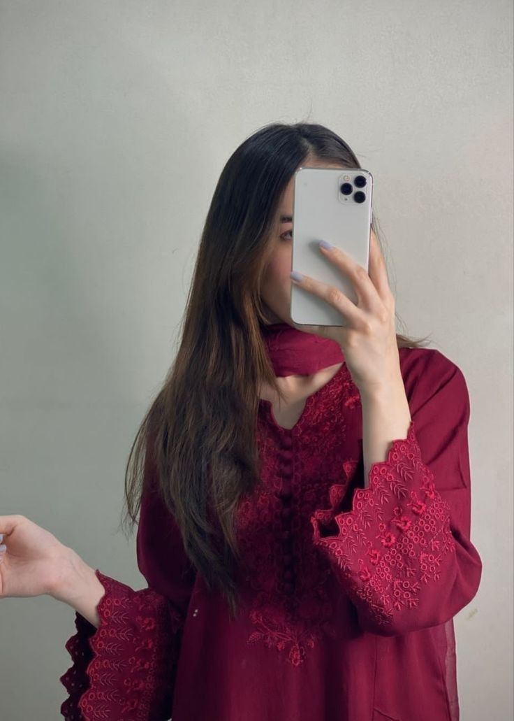 mirror selfie girl dp