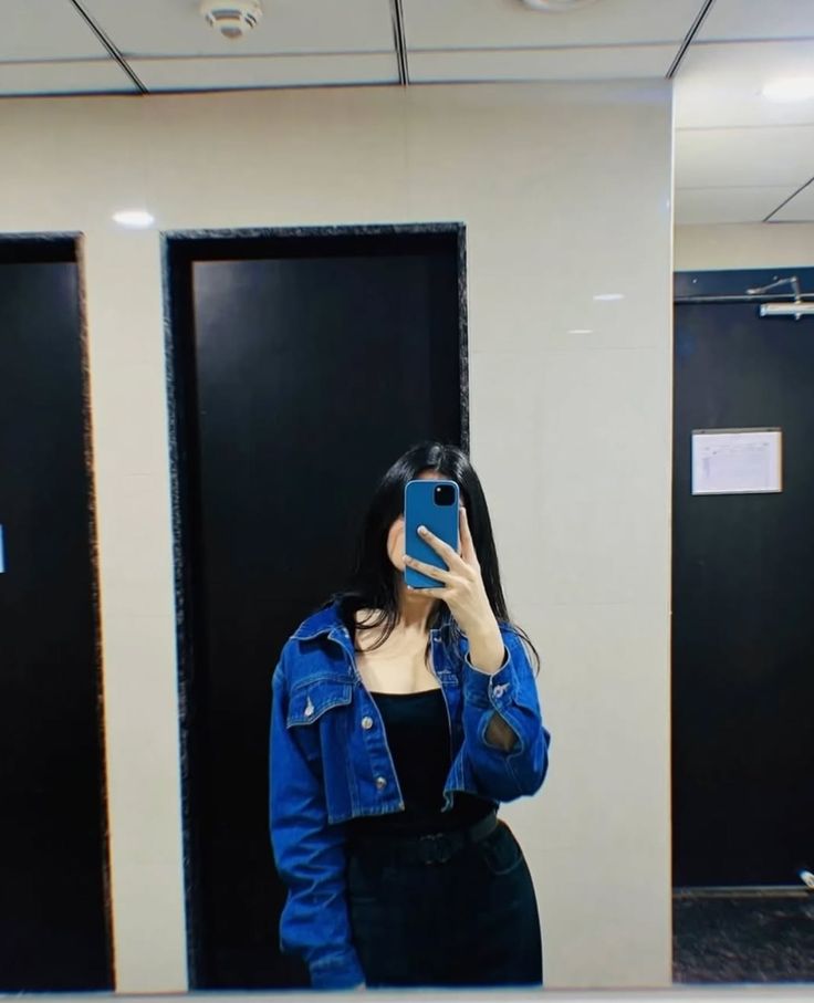 mirror selfie girl dp