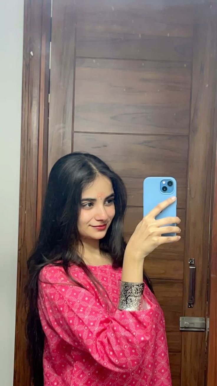 mirror selfie girl dp aesthetic black