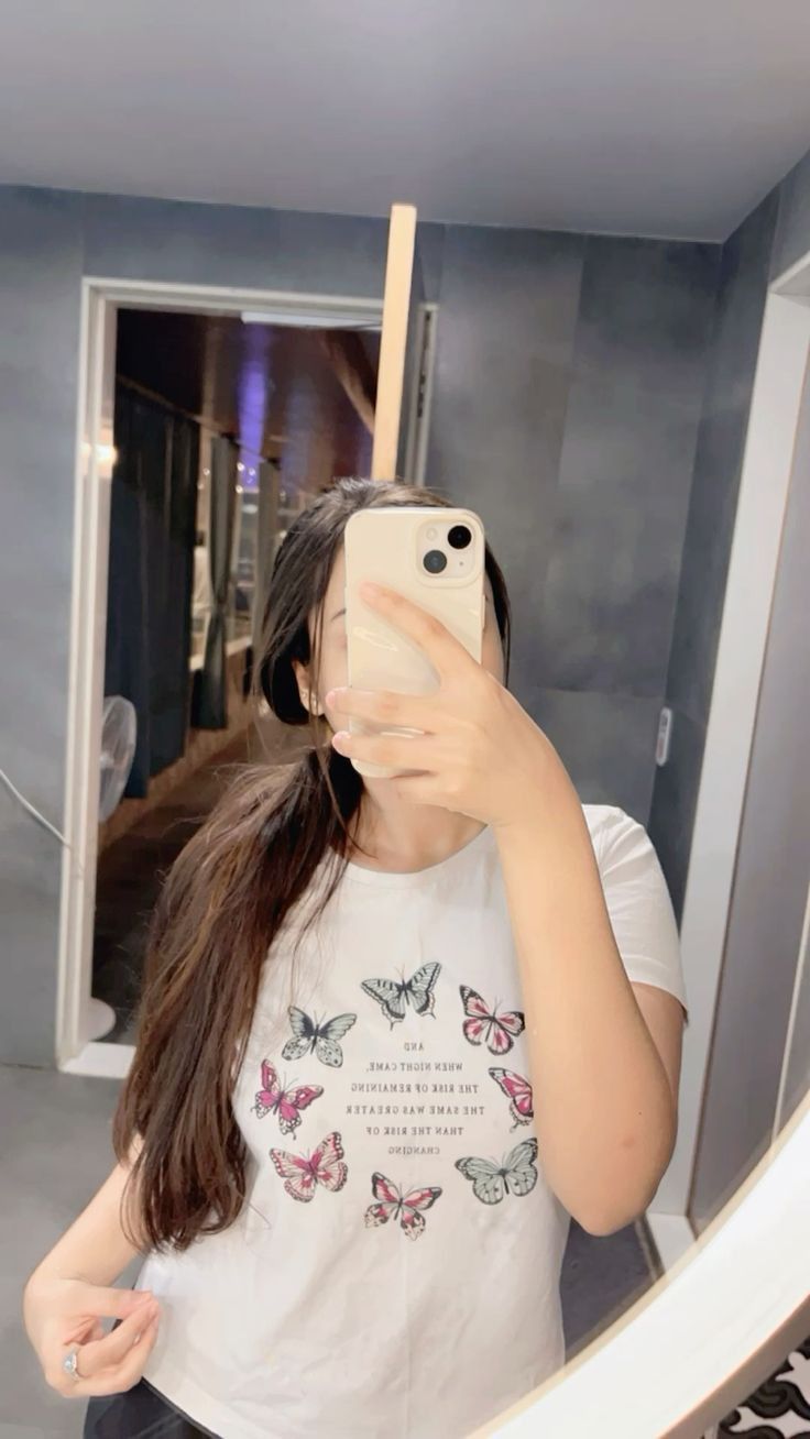 mirror selfie girl dp attitude