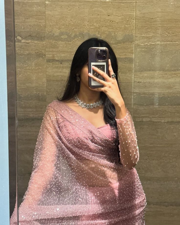 mirror selfie girl dp cute expression