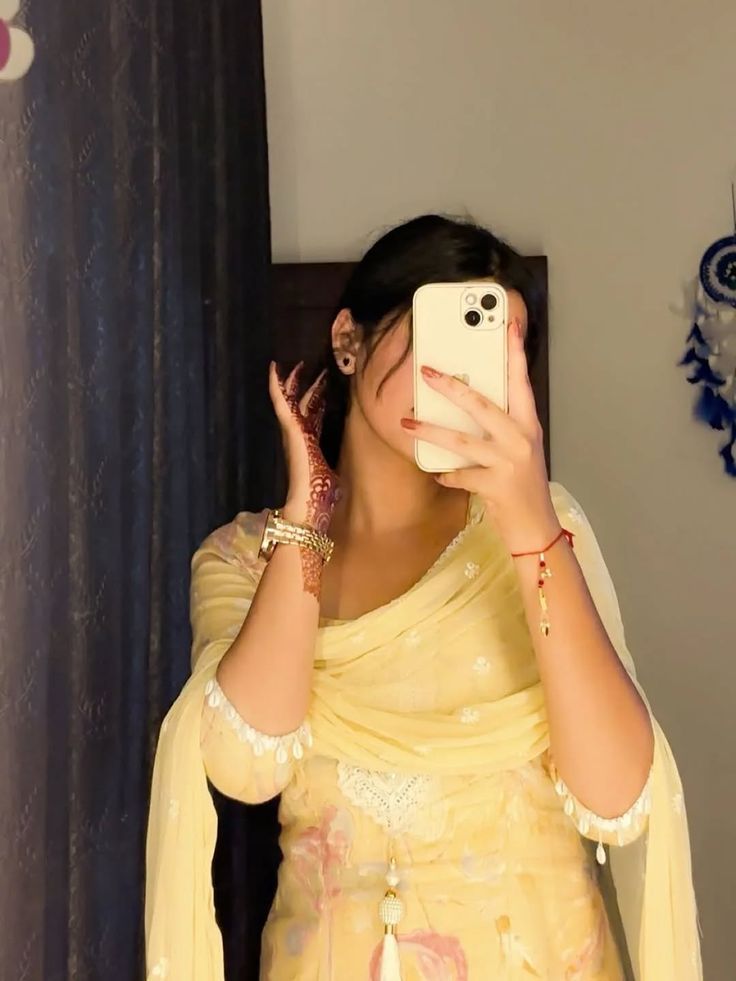 mirror selfie girl dp cute outfit