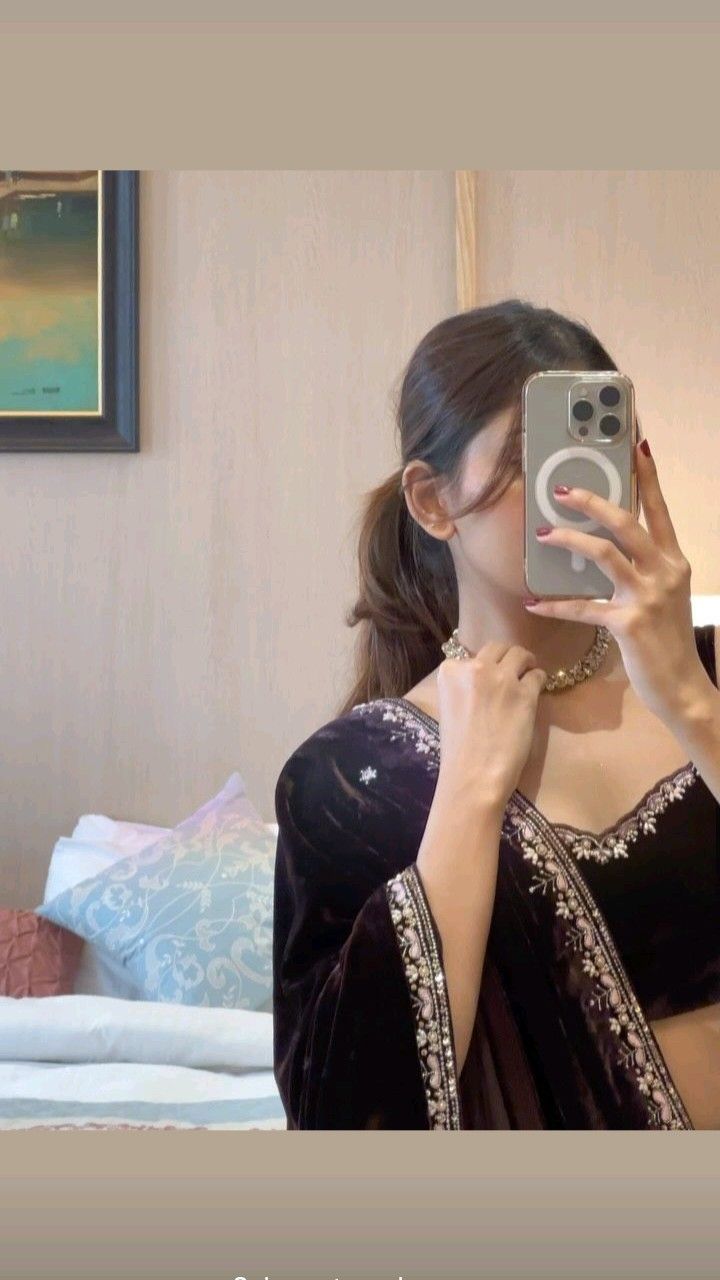 mirror selfie girl dp download