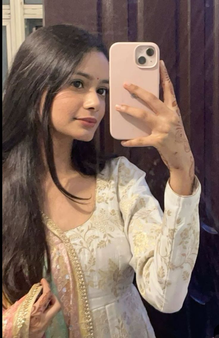 mirror selfie girl dp fashion aesthetic